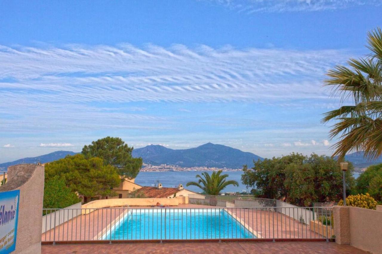 Vue A Porticcio Piscine Et Parking Apartment Porticcio (Corsica)