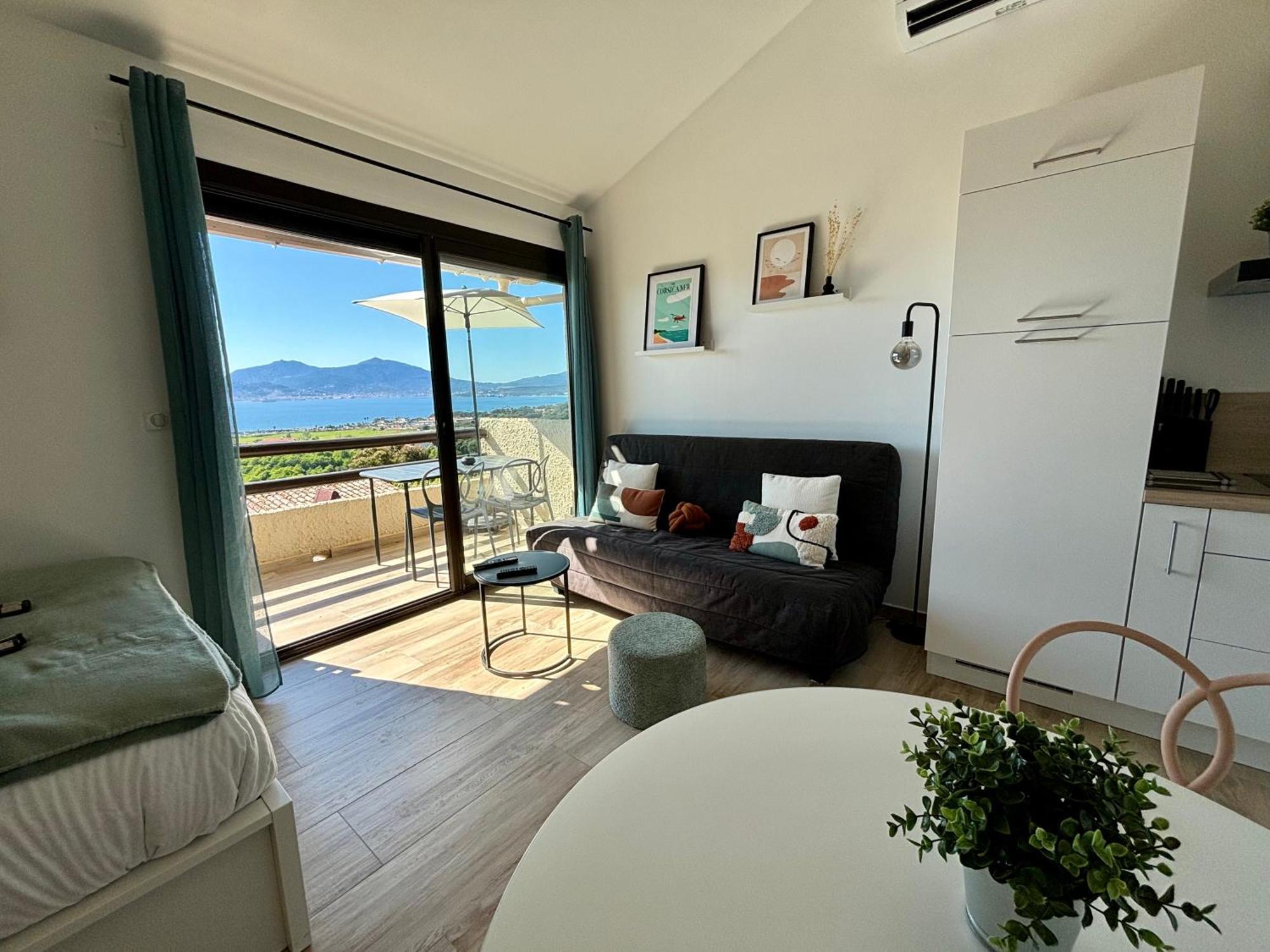 Vue A Porticcio Piscine Et Parking Apartment Porticcio (Corsica)
