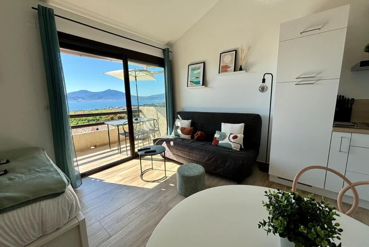 Vue A Porticcio Piscine Et Parking