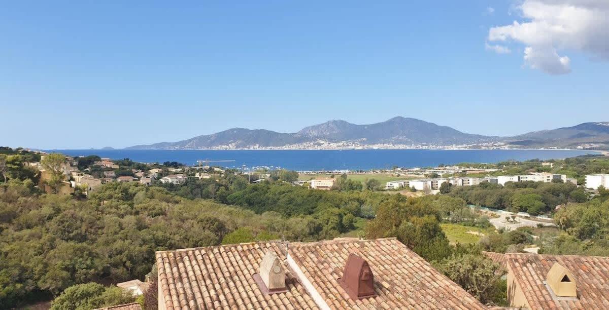Vue A Porticcio Piscine Et Parking *